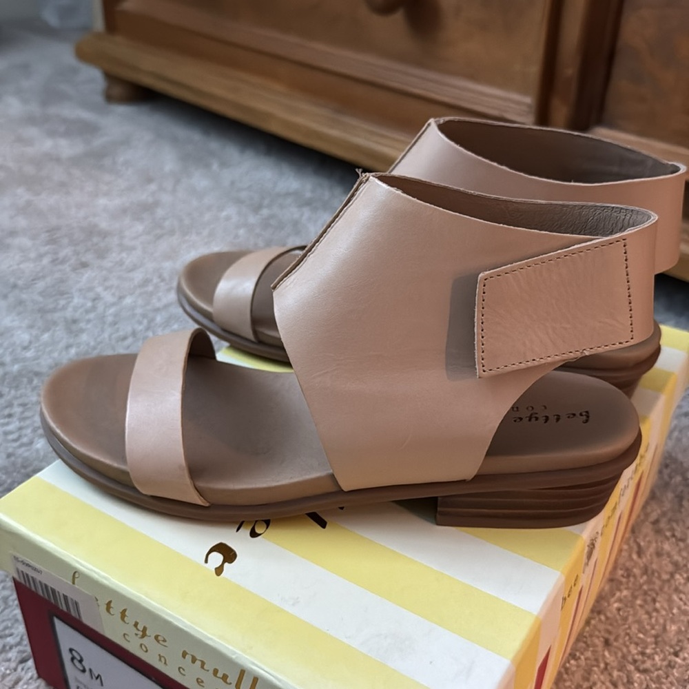 NWT vachetta leather sandals size 8 modern minimalist nude tan natural strappy